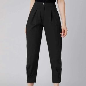 Pleated cropped pants